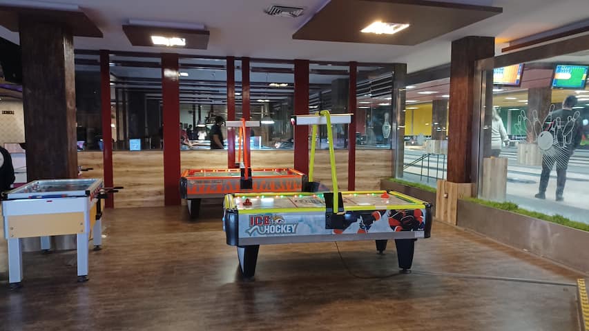 سالن ایر هاکی شهر بازی بابلسر